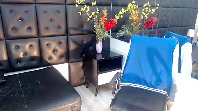 Snapshot of ChrisHott01 chatting on 12/16/25, 02:16 ChrisHott01 online show from 12/16/25, 02:16