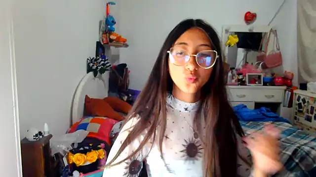 Snapshot of Nanylux chatting on 11/21/25, 04:05 Nanylux online show from 11/21/25, 04:05