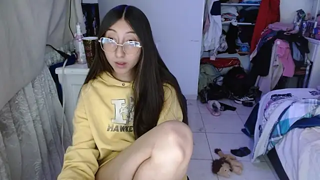 Snapshot of Nanylux chatting on 12/04/25, 04:00 Nanylux online show from 12/04/25, 04:00