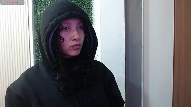 Snapshot of pettymoon1 chatting on 12/14/25, 11:48 pettymoon1 online show from 12/14/25, 11:48