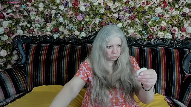 Snapshot of mariabelladonna chatting on 04/19/26, 10:12 mariabelladonna online show from 04/19/26, 10:12