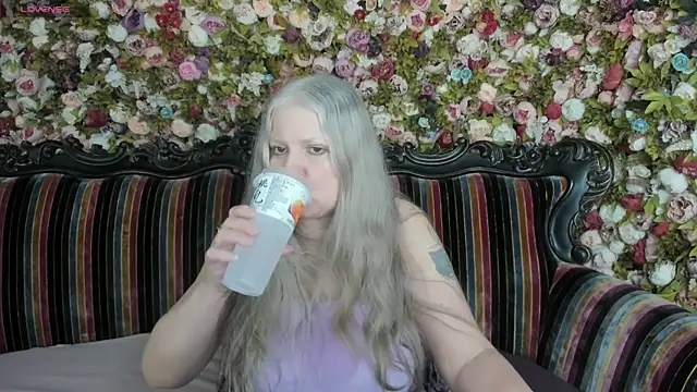 Snapshot of mariabelladonna chatting on 04/24/26, 10:12 mariabelladonna online show from 04/24/26, 10:12