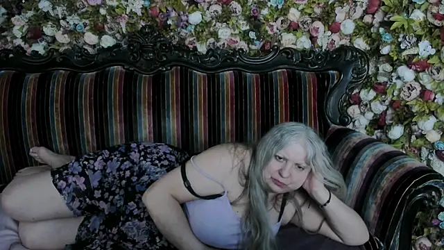 Snapshot of mariabelladonna chatting on 04/25/26, 10:18 mariabelladonna online show from 04/25/26, 10:18