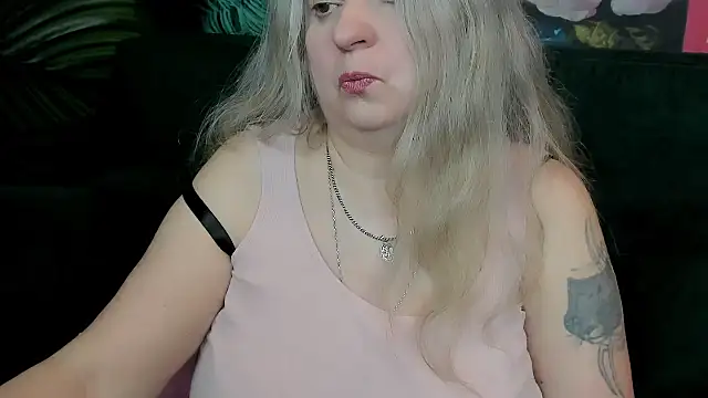 Snapshot of mariabelladonna chatting on 05/15/26, 11:01 mariabelladonna online show from 05/15/26, 11:01