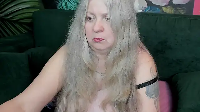 Snapshot of mariabelladonna chatting on 05/16/26, 12:29 mariabelladonna online show from 05/16/26, 12:29
