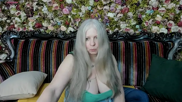 Snapshot of mariabelladonna chatting on 06/10/26, 09:03 mariabelladonna online show from 06/10/26, 09:03