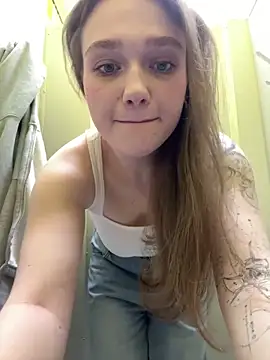 Snapshot of RussianWoman chatting on 12/16/25, 06:29 RussianWoman online show from 12/16/25, 06:29