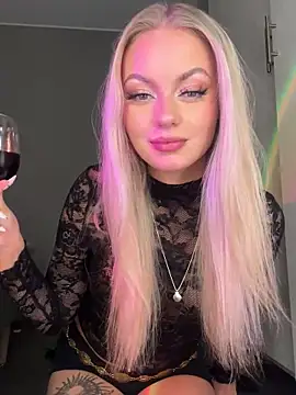 Snapshot of linafuntime chatting on 11/26/25, 01:06 linafuntime online show from 11/26/25, 01:06