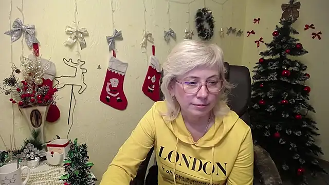 Snapshot of LaurenWishy chatting on 12/19/25, 12:01 LaurenWishy online show from 12/19/25, 12:01