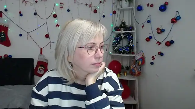Snapshot of LaurenWishy chatting on 12/21/25, 06:09 LaurenWishy online show from 12/21/25, 06:09