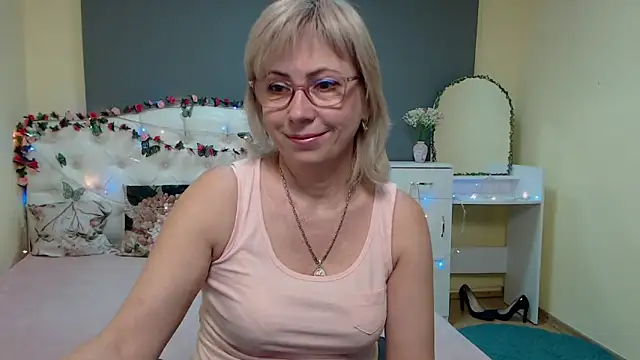 Snapshot of LaurenWishy chatting on 03/16/26, 06:28 LaurenWishy online show from 03/16/26, 06:28
