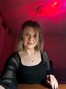 Snapshot of purplemoon1 chatting on 12/17/25, 09:10 purplemoon1 online show from 12/17/25, 09:10