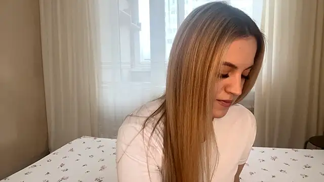 LuciaShadwell online show from 12/02/25, 04:18