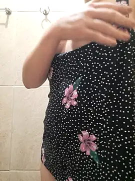 Snapshot of Bruninhahot86 chatting on 11/19/25, 06:35 Bruninhahot86 online show from 11/19/25, 06:35