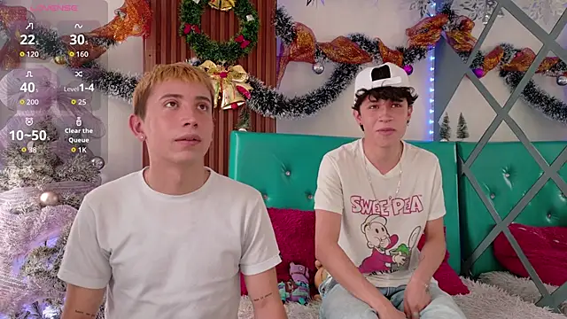 Snapshot of Boys_2_play chatting on 11/19/25, 01:33 Boys 2 play online show from 11/19/25, 01:33