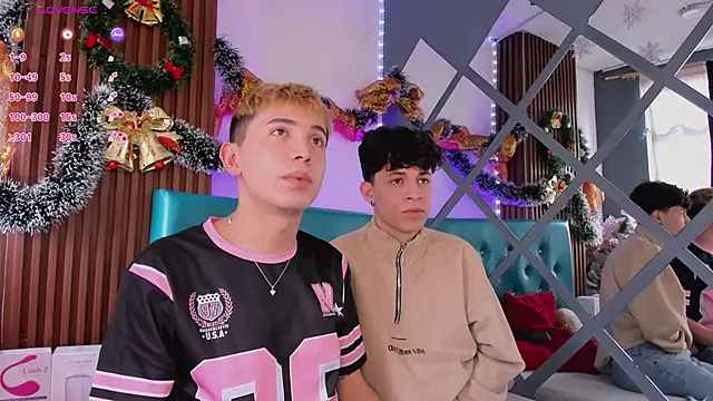 Snapshot of Boys_2_play chatting on 12/17/25, 01:28 Boys 2 play online show from 12/17/25, 01:28