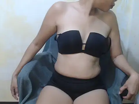 Snapshot of HotAsian_Yazzi69 chatting on 12/03/25, 03:43 HotAsian Yazzi69 online show from 12/03/25, 03:43