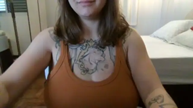 Snapshot of xxxluana chatting on 12/18/25, 02:12 xxxluana online show from 12/18/25, 02:12