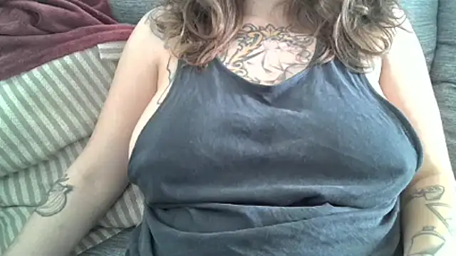 Snapshot of xxxluana chatting on 04/03/26, 04:49 xxxluana online show from 04/03/26, 04:49