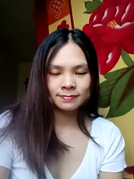 Snapshot of quynhquynh_ chatting on 11/21/25, 05:28 quynhquynh online show from 11/21/25, 05:28