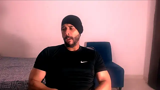 Snapshot of musclehetero chatting on 11/19/25, 05:13 musclehetero online show from 11/19/25, 05:13