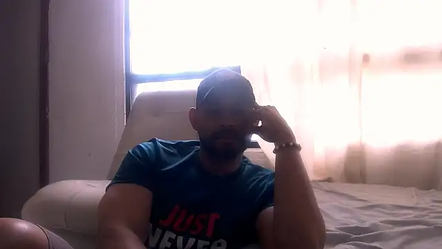 Snapshot of musclehetero chatting on 11/23/25, 03:12 musclehetero online show from 11/23/25, 03:12