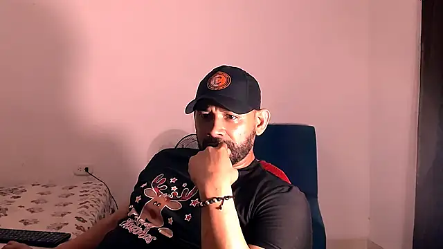 Snapshot of musclehetero chatting on 11/24/25, 03:17 musclehetero online show from 11/24/25, 03:17
