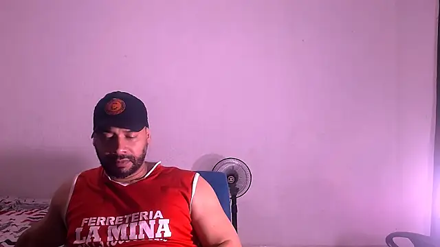 Snapshot of musclehetero chatting on 11/24/25, 10:42 musclehetero online show from 11/24/25, 10:42