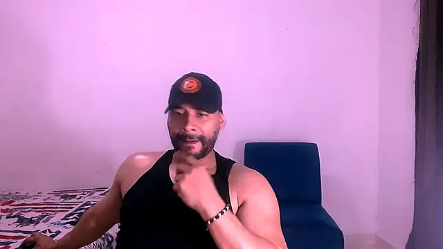 Snapshot of musclehetero chatting on 11/25/25, 11:05 musclehetero online show from 11/25/25, 11:05