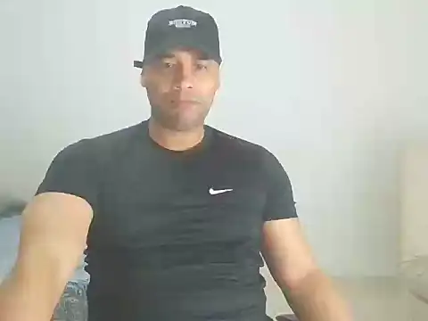 Snapshot of musclehetero chatting on 12/01/25, 11:10 musclehetero online show from 12/01/25, 11:10
