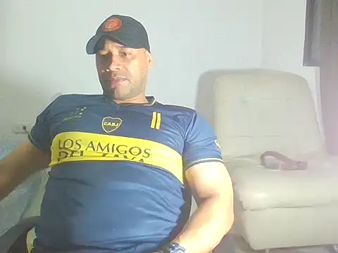 Snapshot of musclehetero chatting on 12/02/25, 11:23 musclehetero online show from 12/02/25, 11:23