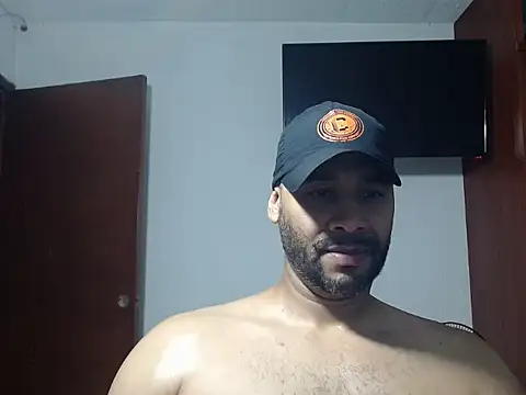 Snapshot of musclehetero chatting on 12/14/25, 04:56 musclehetero online show from 12/14/25, 04:56