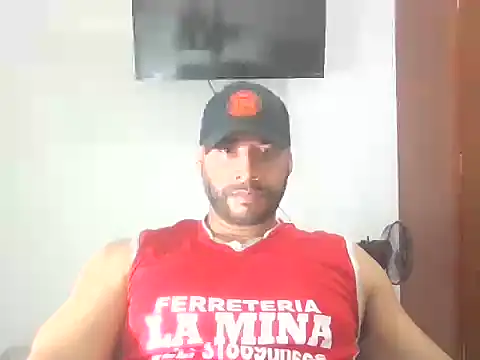 Snapshot of musclehetero chatting on 12/17/25, 02:17 musclehetero online show from 12/17/25, 02:17
