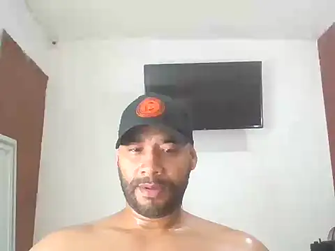 Snapshot of musclehetero chatting on 12/20/25, 09:55 musclehetero online show from 12/20/25, 09:55