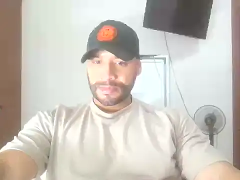 Snapshot of musclehetero chatting on 12/21/25, 08:27 musclehetero online show from 12/21/25, 08:27