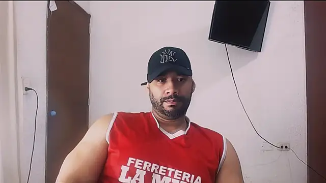 Snapshot of musclehetero chatting on 01/07/26, 11:12 musclehetero online show from 01/07/26, 11:12