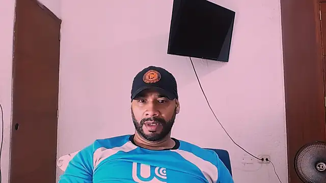 Snapshot of musclehetero chatting on 01/10/26, 02:57 musclehetero online show from 01/10/26, 02:57