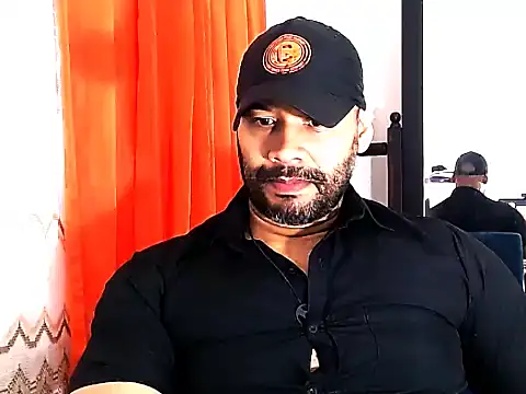 Snapshot of musclehetero chatting on 05/21/26, 01:34 musclehetero online show from 05/21/26, 01:34