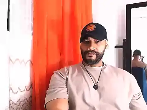 Snapshot of musclehetero chatting on 05/25/26, 03:07 musclehetero online show from 05/25/26, 03:07