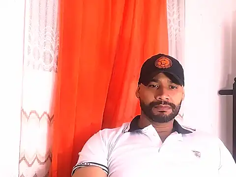 Snapshot of musclehetero chatting on 05/26/26, 05:20 musclehetero online show from 05/26/26, 05:20