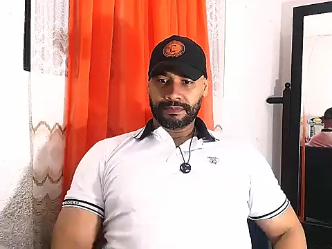 Snapshot of musclehetero chatting on 05/27/26, 02:30 musclehetero online show from 05/27/26, 02:30