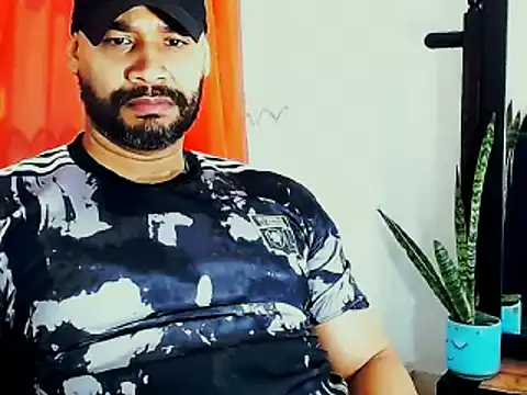 Snapshot of musclehetero chatting on 05/31/26, 11:17 musclehetero online show from 05/31/26, 11:17