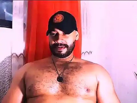 Snapshot of musclehetero chatting on 06/03/26, 01:36 musclehetero online show from 06/03/26, 01:36