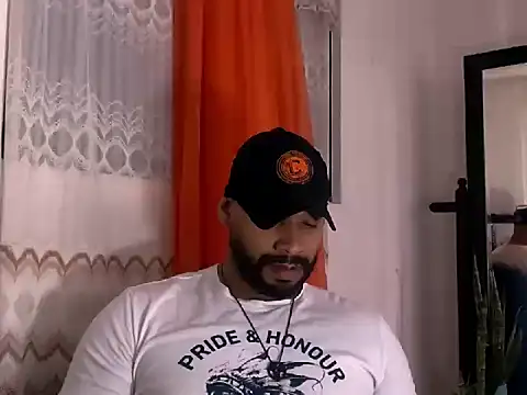 Snapshot of musclehetero chatting on 06/05/26, 02:23 musclehetero online show from 06/05/26, 02:23