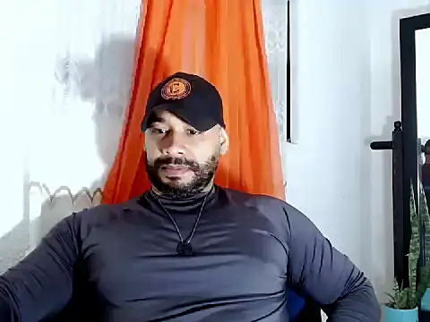 Snapshot of musclehetero chatting on 06/06/26, 06:40 musclehetero online show from 06/06/26, 06:40