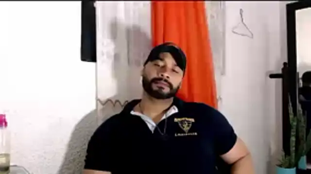 Snapshot of musclehetero chatting on 06/11/26, 01:38 musclehetero online show from 06/11/26, 01:38