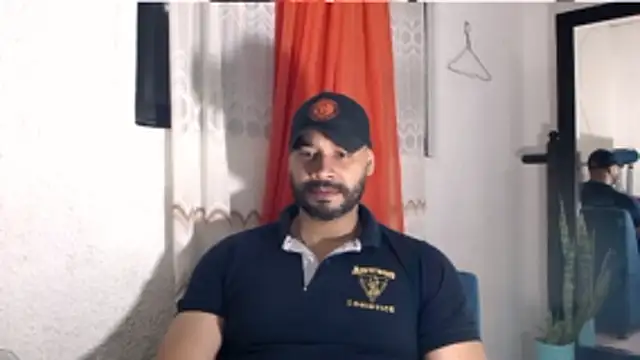 Snapshot of musclehetero chatting on 06/11/26, 02:53 musclehetero online show from 06/11/26, 02:53