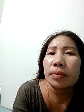 Snapshot of Reema_143 chatting on 11/21/25, 03:33 Reema 143 online show from 11/21/25, 03:33