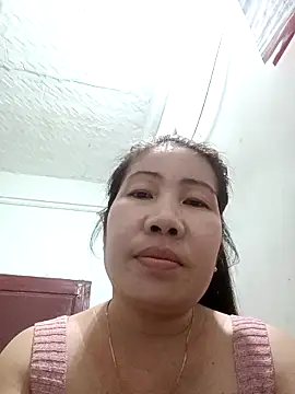 Snapshot of Reema_143 chatting on 11/23/25, 05:13 Reema 143 online show from 11/23/25, 05:13