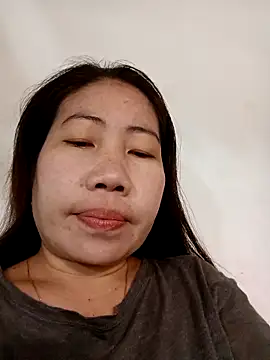 Snapshot of Reema_143 chatting on 11/26/25, 02:01 Reema 143 online show from 11/26/25, 02:01